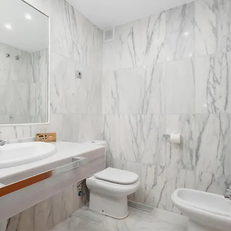 Apartment, With Indoor Pool, Jacuzzi, Sauna And Gym, In Benahavis Διαμέρισμα Εστεπόνα
